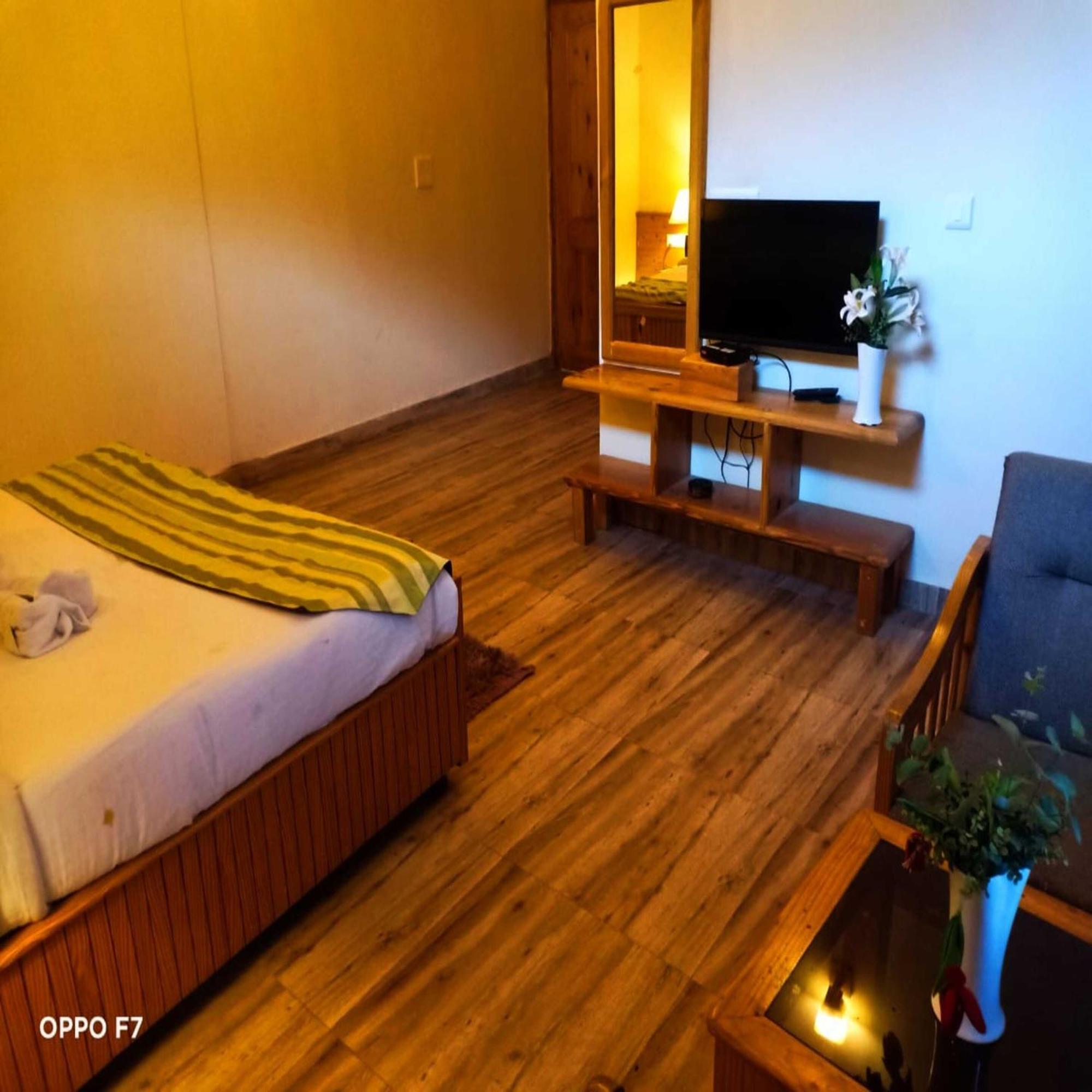 Hotel Jamla Inn Manāli Exteriör bild